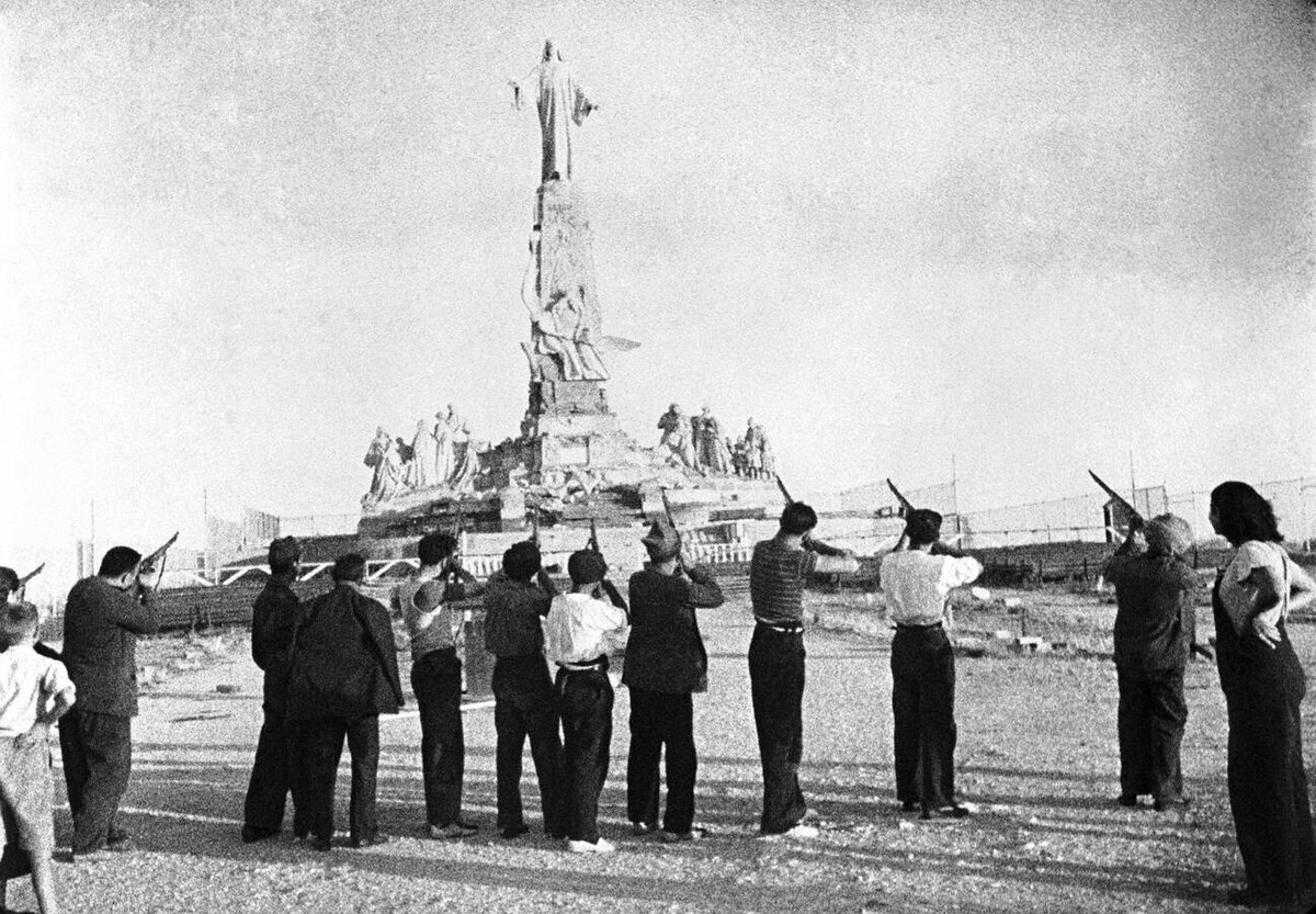 Figure 1: Communist firing squad aiming at the Monument of the Sacred Heart on the Cerro de los Angeles, Spain. 31 August 1936